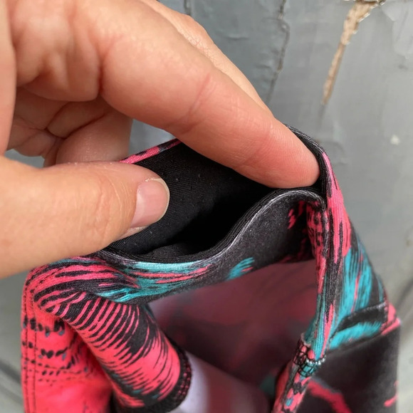 Fabletics Define Mid-Rise Crop Legging Heat Wave Print, size M - Picture 6 of 10